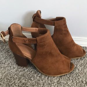 Open toe cutout booties